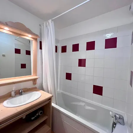 Apartment 4 Personnes Avec Piscine Interieure